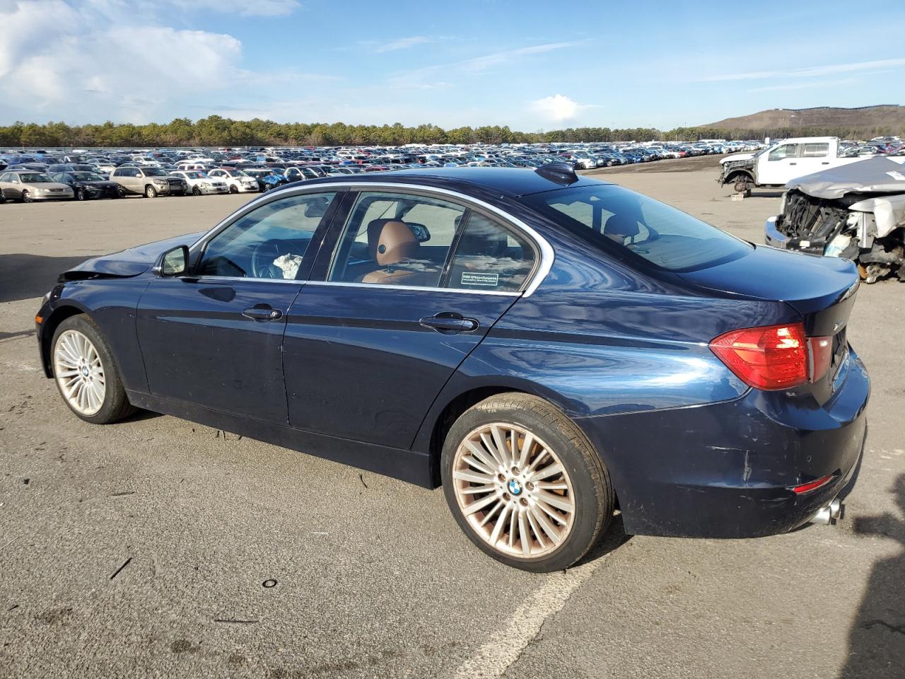 VIN WBA3B5G52DNS05489 2013 BMW 3 SERIES no.2