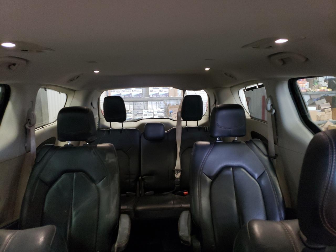 2019 Chrysler Pacifica - Image 10