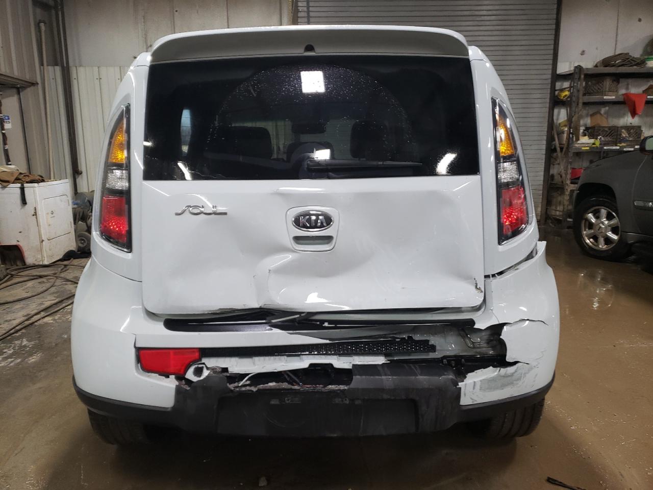 2010 Kia Soul + VIN: KNDJT2A28A7175094 Lot: 84760864