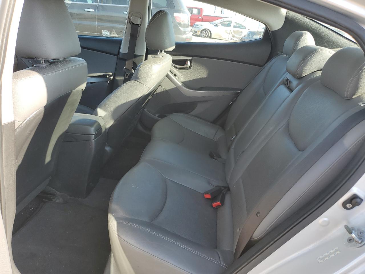 2011 Hyundai Elantra - Image 10