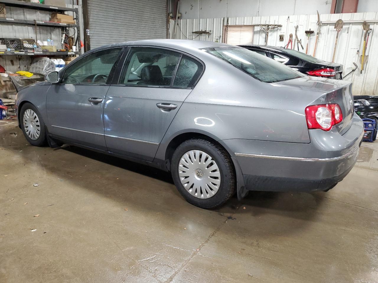 2006 Volkswagen Passat - Image 2
