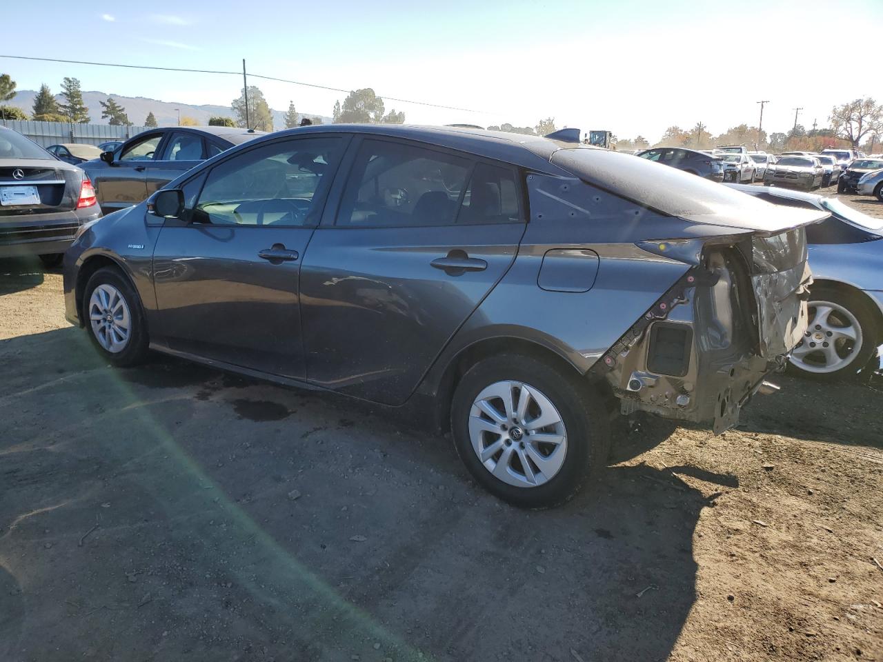 VIN JTDKBRFU0J3063472 2018 TOYOTA PRIUS no.2