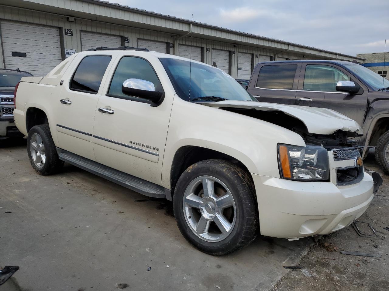 2013 Chevrolet Avalanche - Image 4