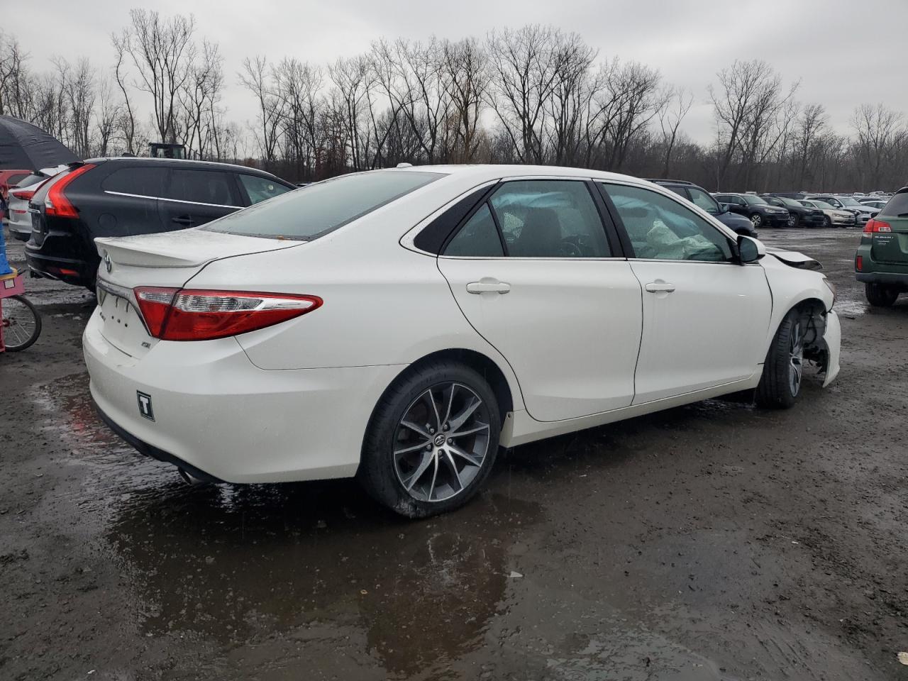 VIN 4T1BF1FK1GU613992 2016 TOYOTA CAMRY no.3