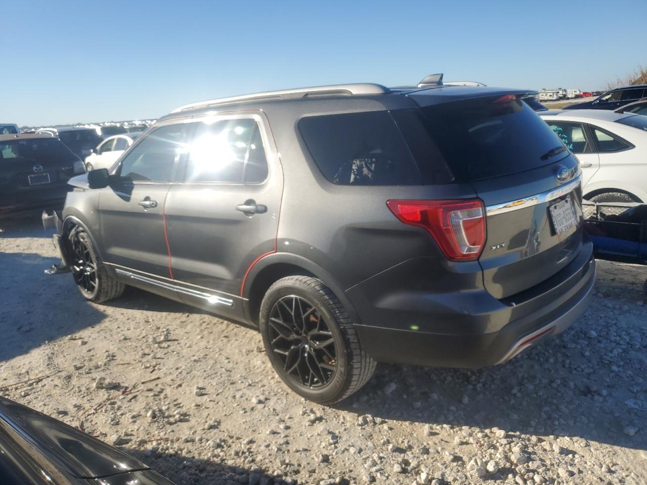 2017 Ford Explorer - Image 2