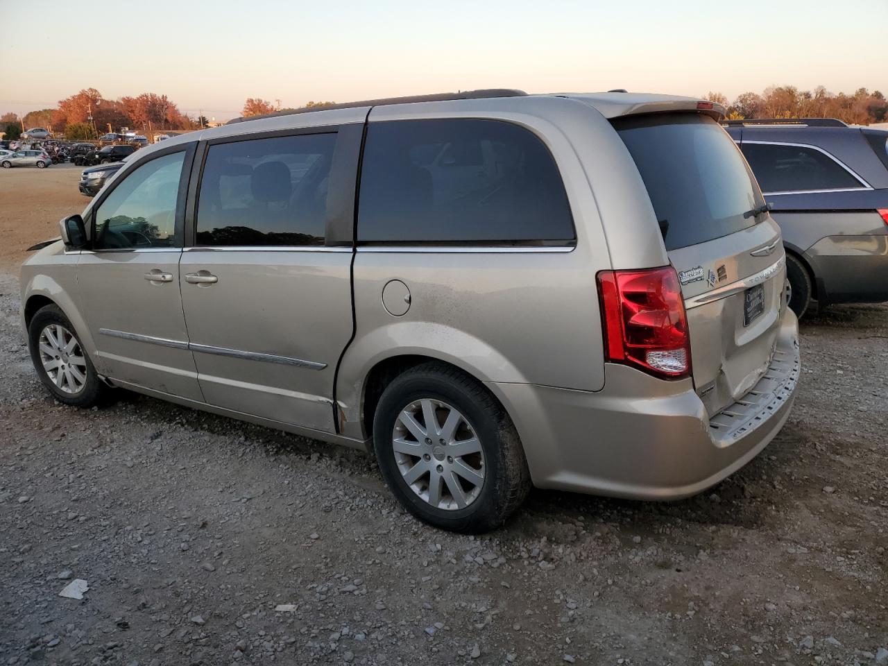 VIN 2C4RC1BG5DR721523 2013 CHRYSLER MINIVAN no.2