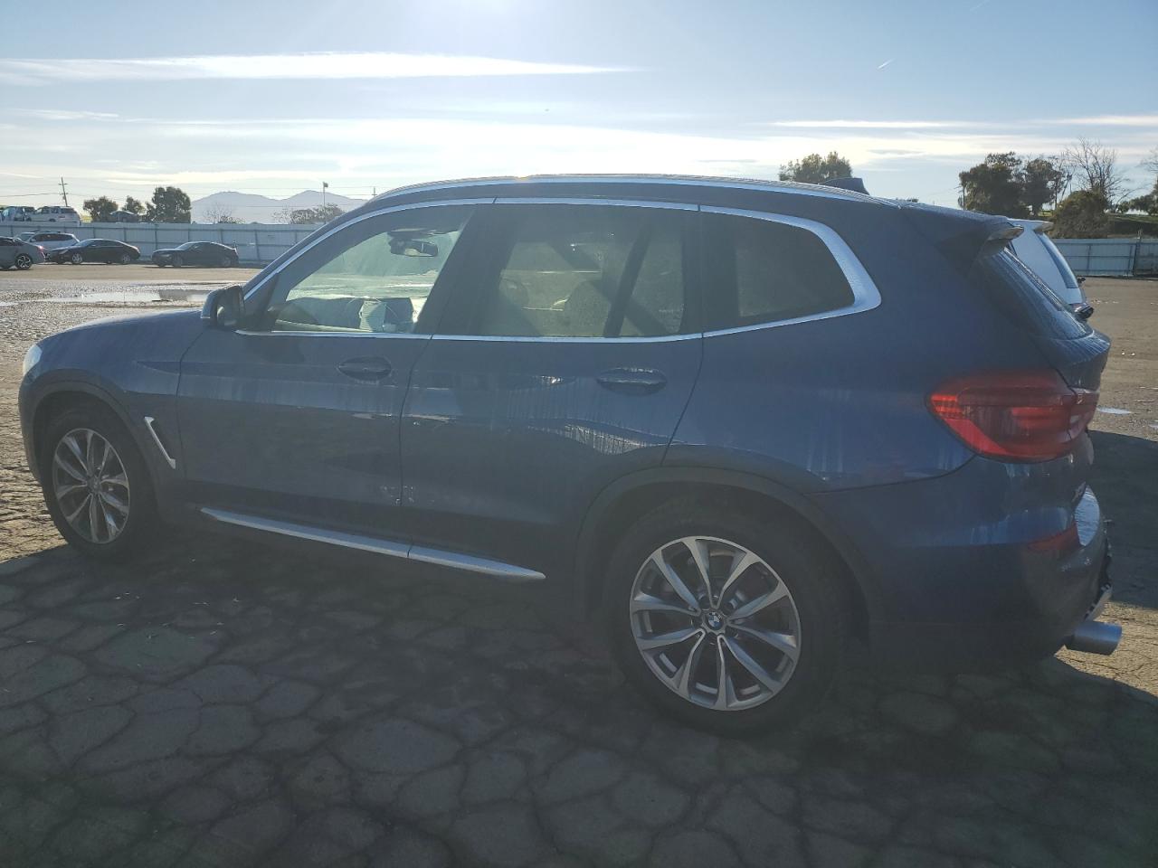 VIN 5UXTR9C52KLE16889 2019 BMW X3 no.2