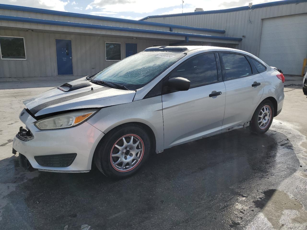 VIN 1FADP3E26FL345538 2015 FORD FOCUS no.1