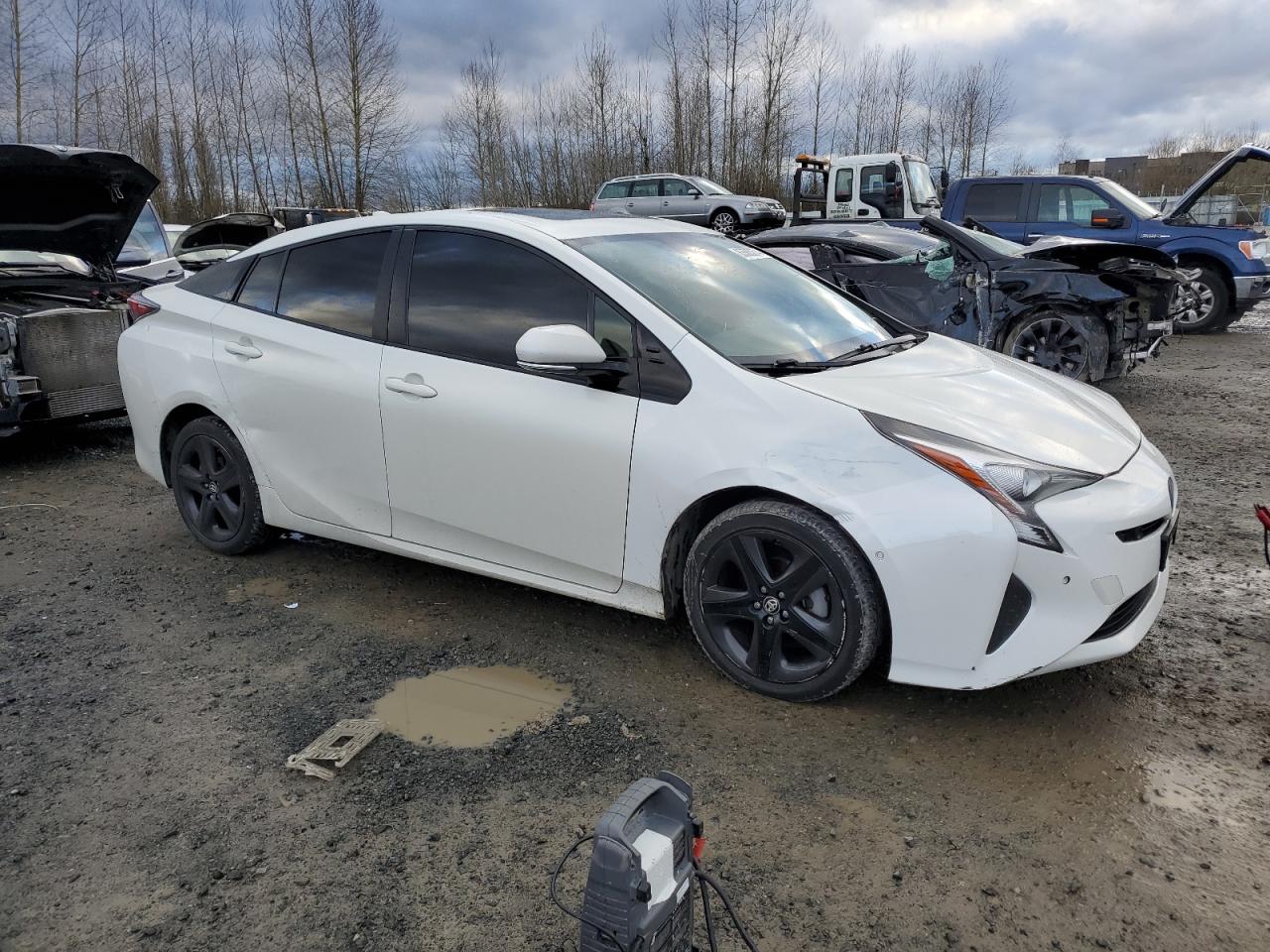 VIN JTDKARFU0J3552960 2018 TOYOTA PRIUS no.4