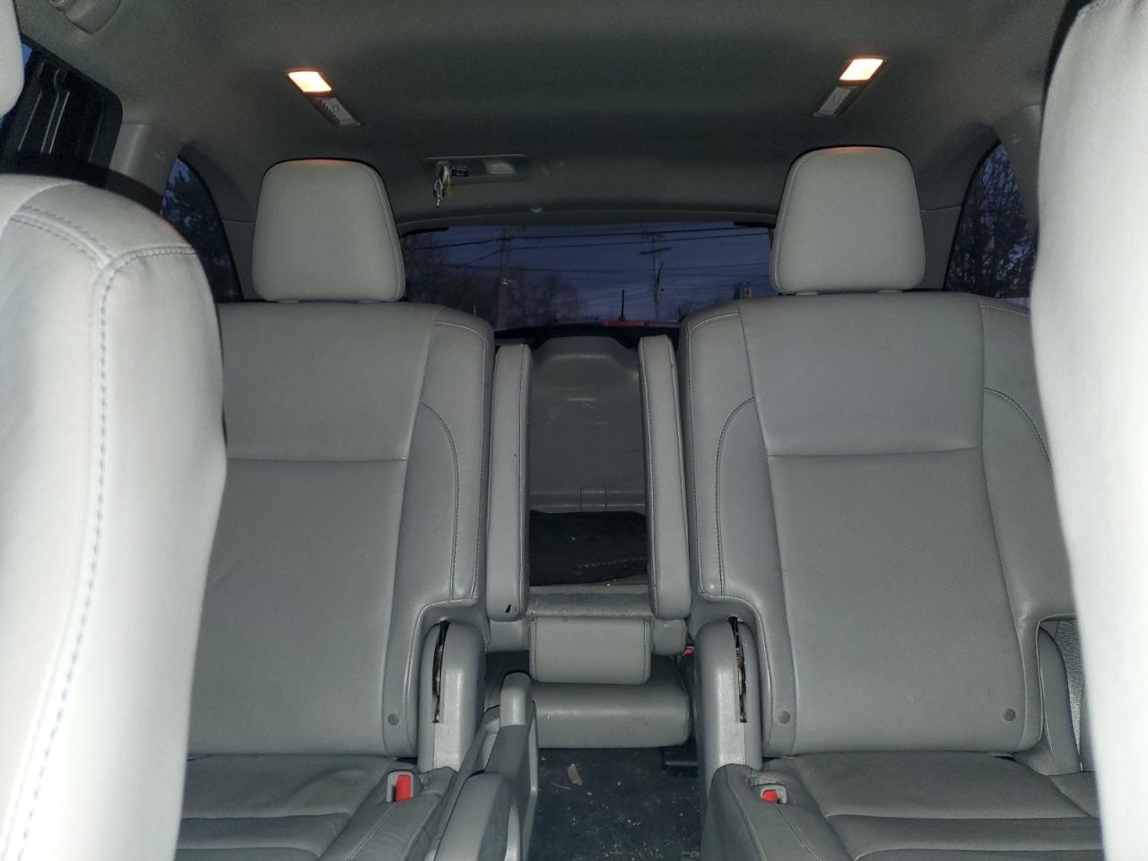 2016 Toyota Highlander - Image 10