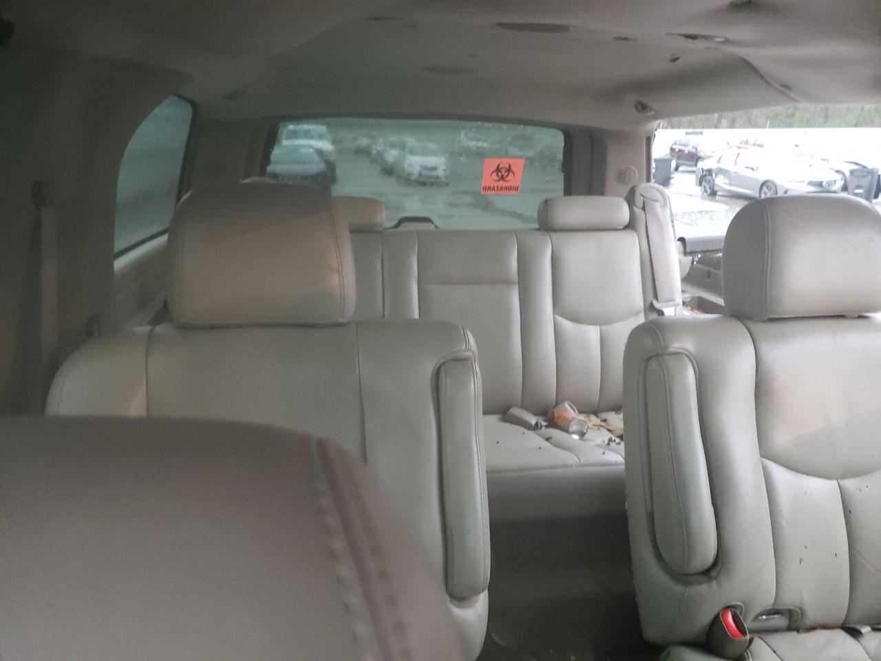 2005 Chevrolet Suburban - Image 10