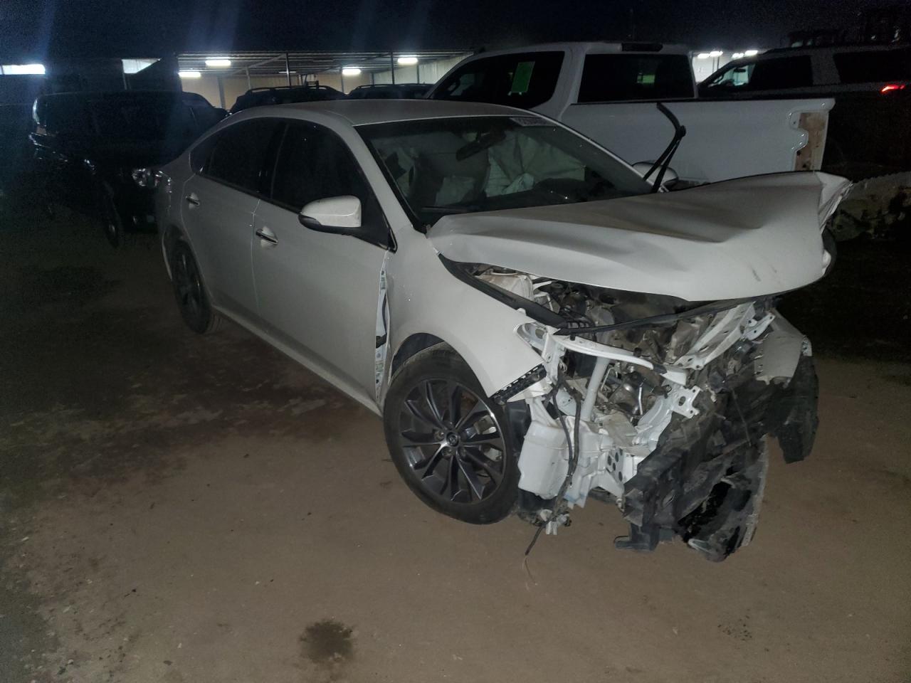 2016 Toyota Avalon - Image 4