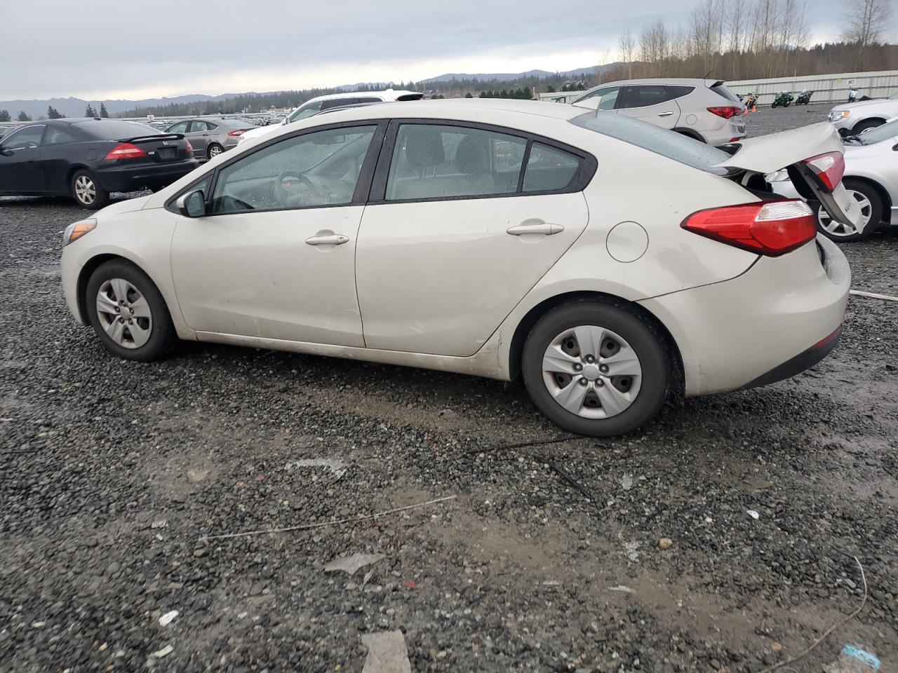 VIN KNAFK4A6XF5379385 2015 KIA FORTE no.2