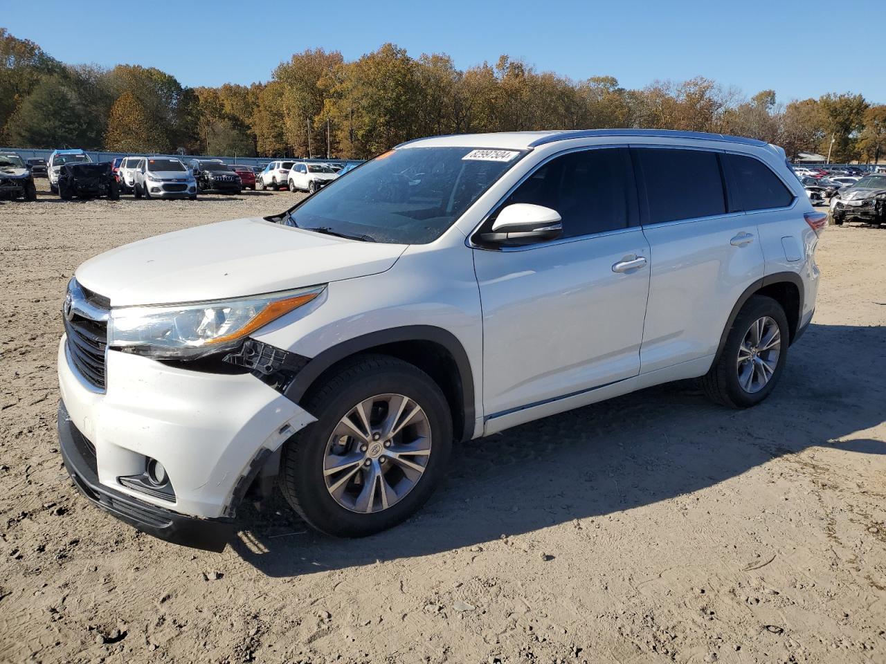 2015 Toyota Highlander - Image 1