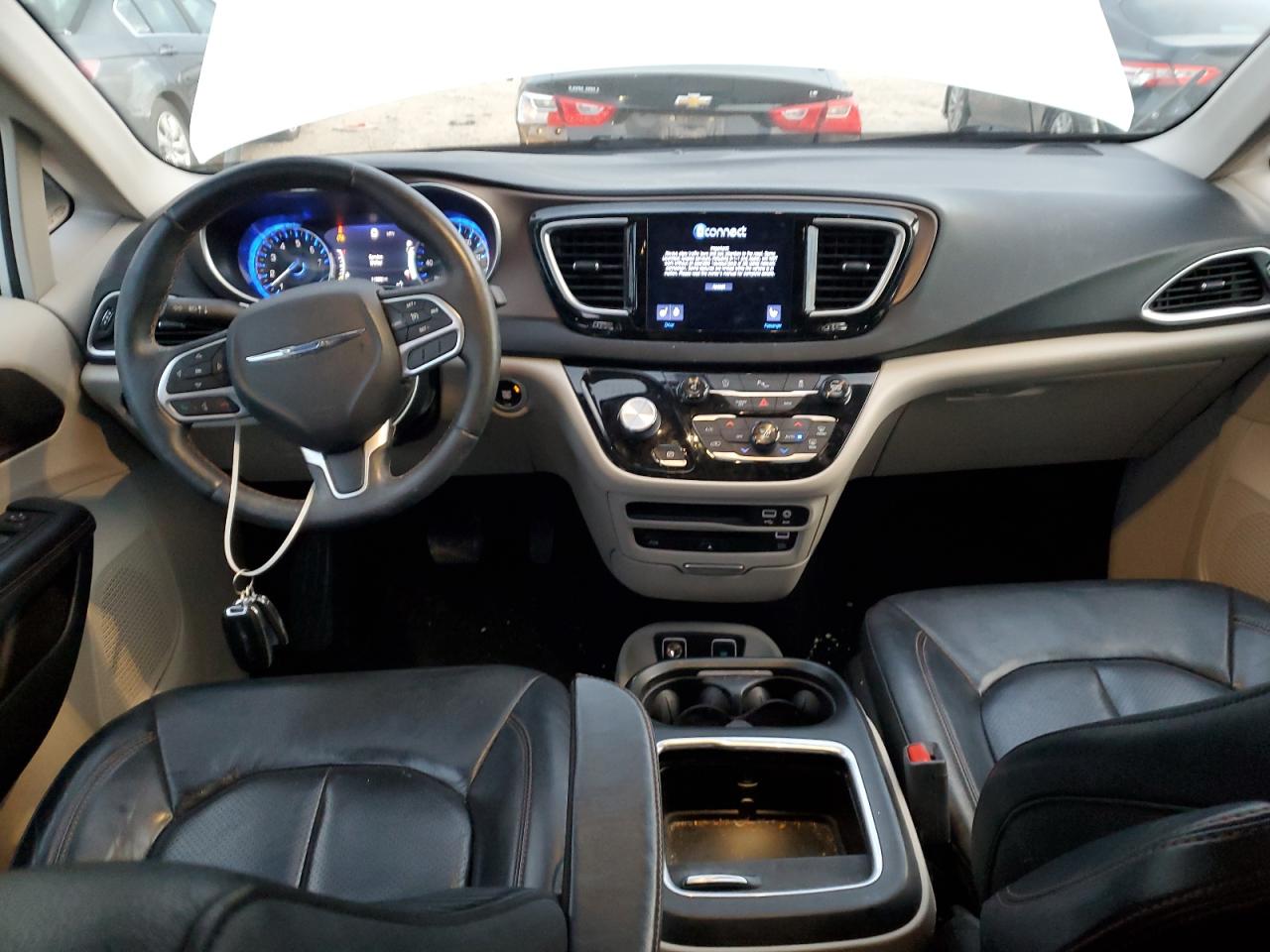 2017 Chrysler Pacifica - Image 8