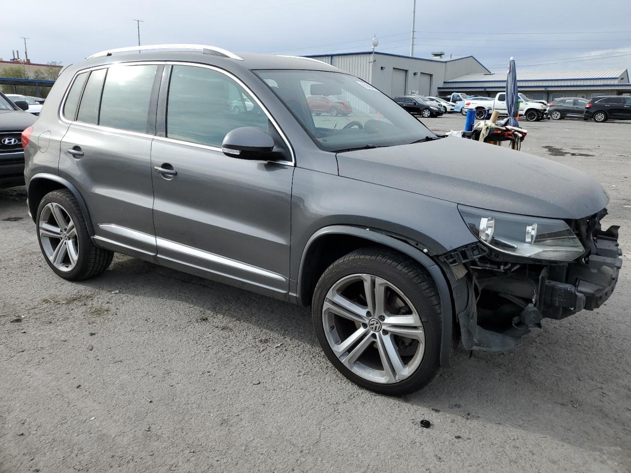 2016 Volkswagen Tiguan - Image 4