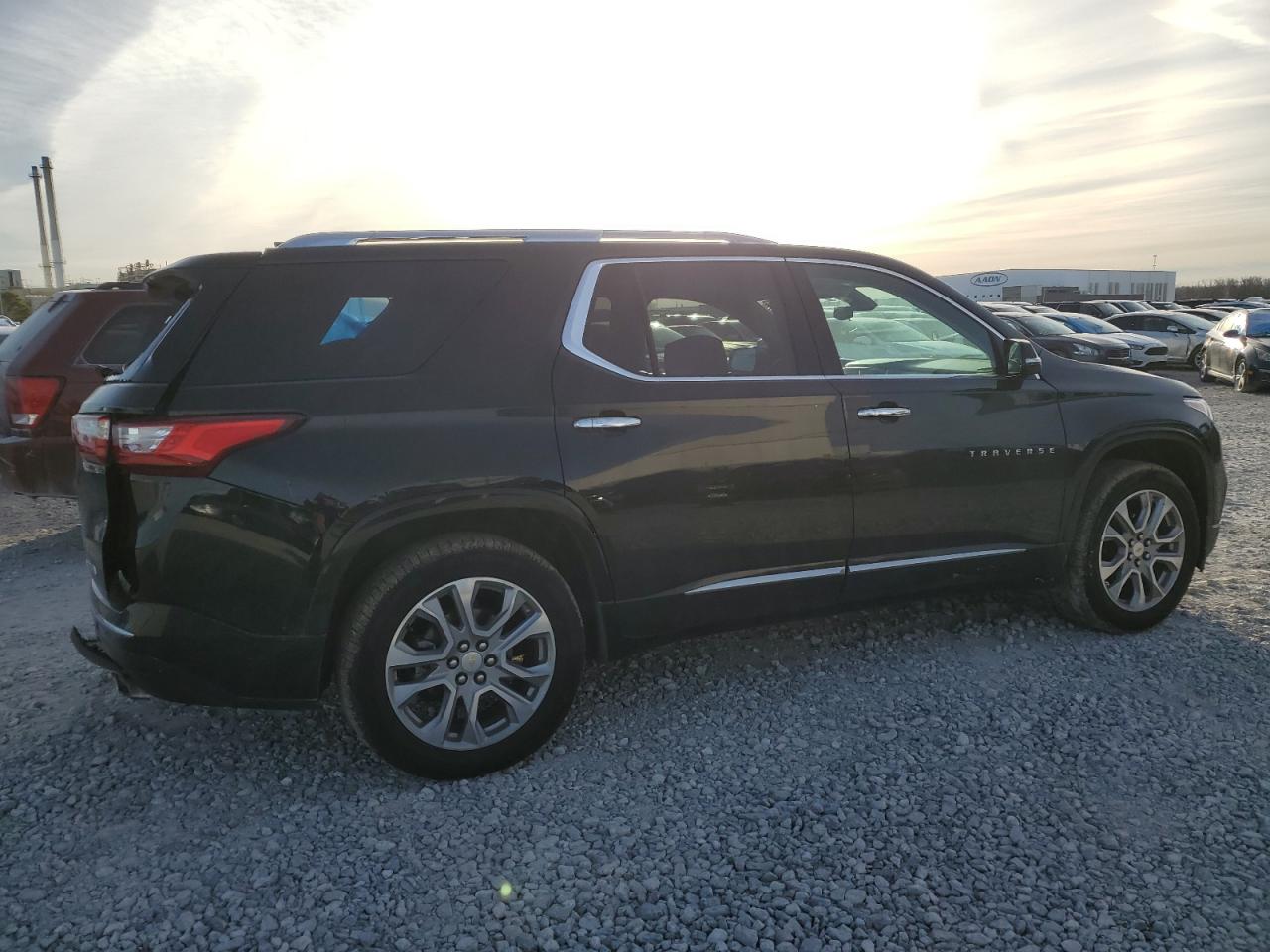 VIN 1GNEVJKW8JJ267100 2018 CHEVROLET TRAVERSE no.3