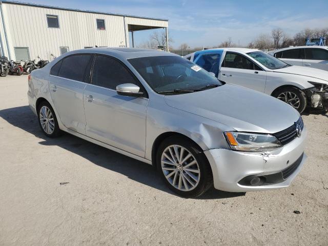 Sedans VOLKSWAGEN JETTA 2013 Srebrny