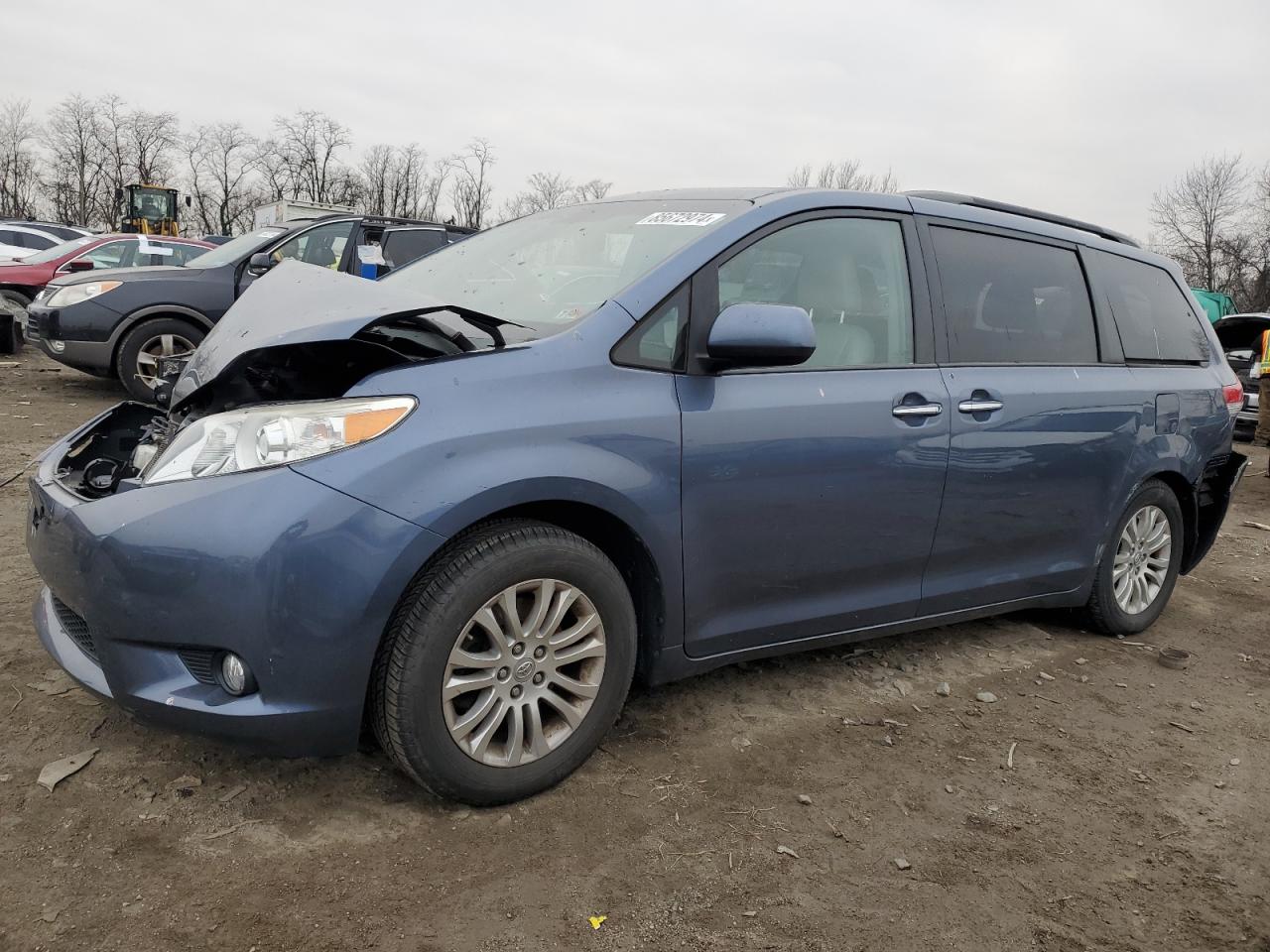 VIN 5TDYK3DC4ES521570 2014 TOYOTA All Models no.1