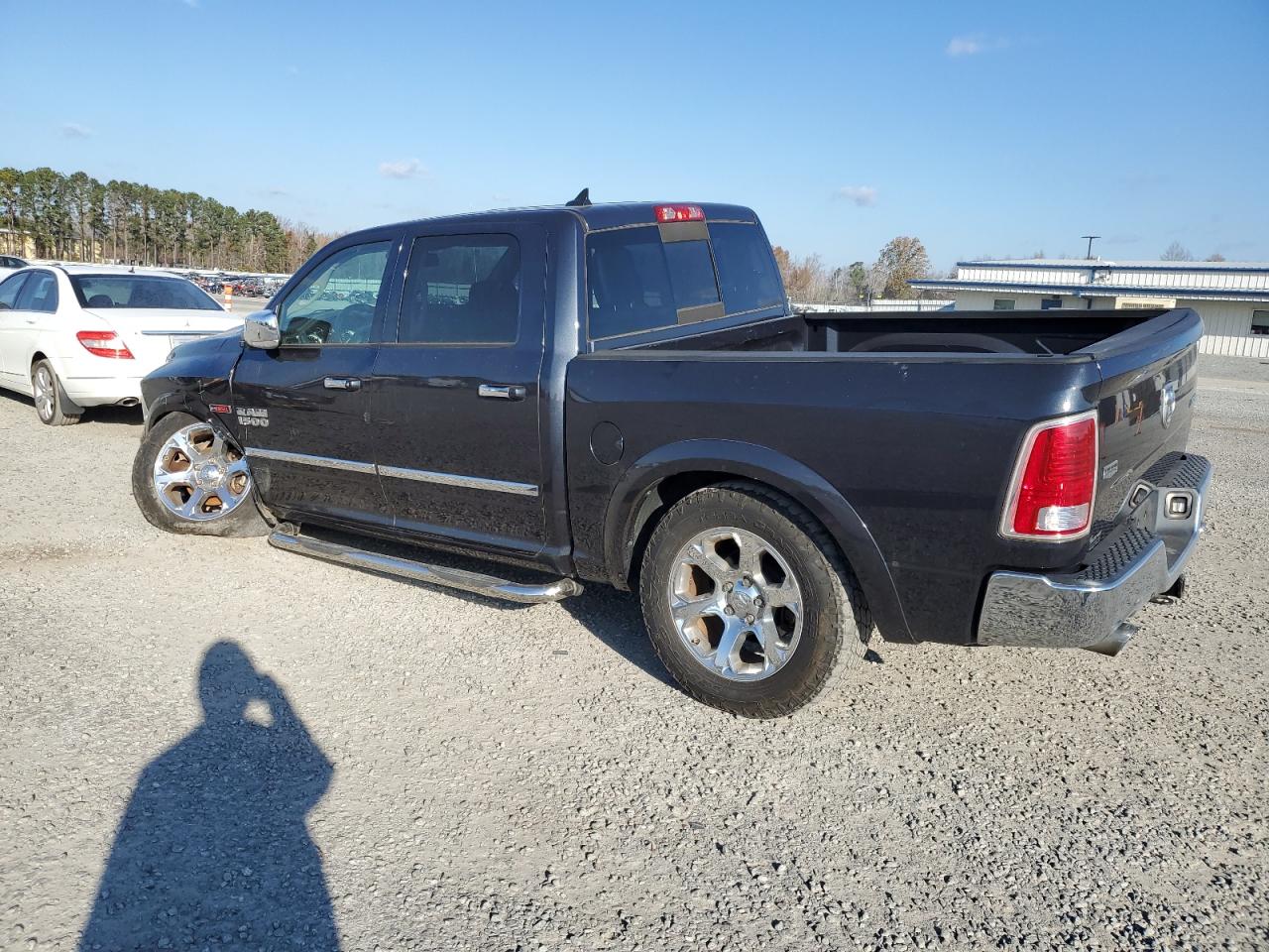 2016 RAM 1500 - Image 2