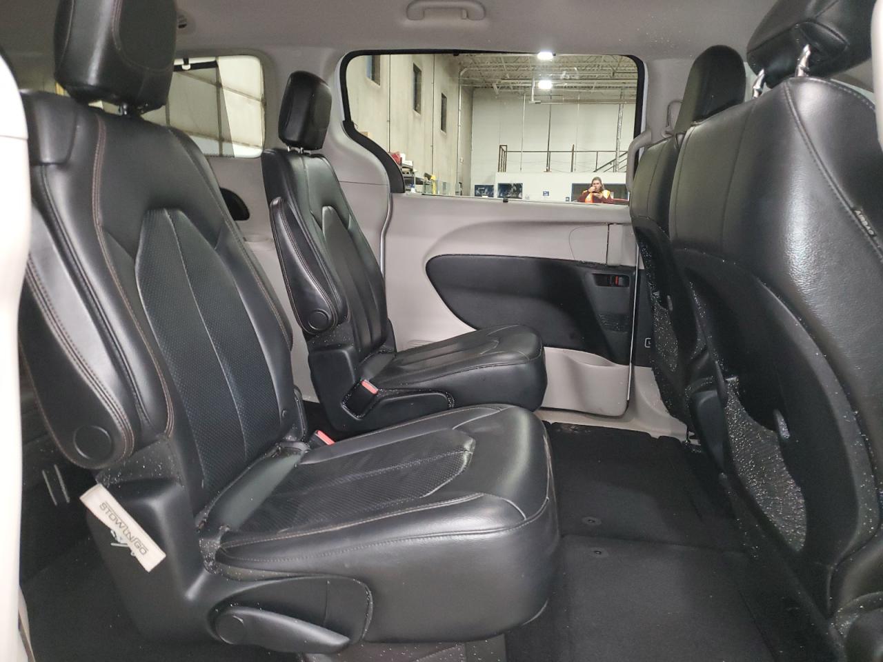 2018 Chrysler Pacifica - Image 11