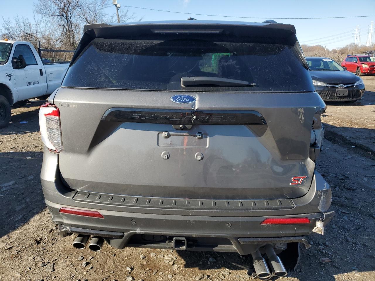 2023 Ford Explorer - Image 6