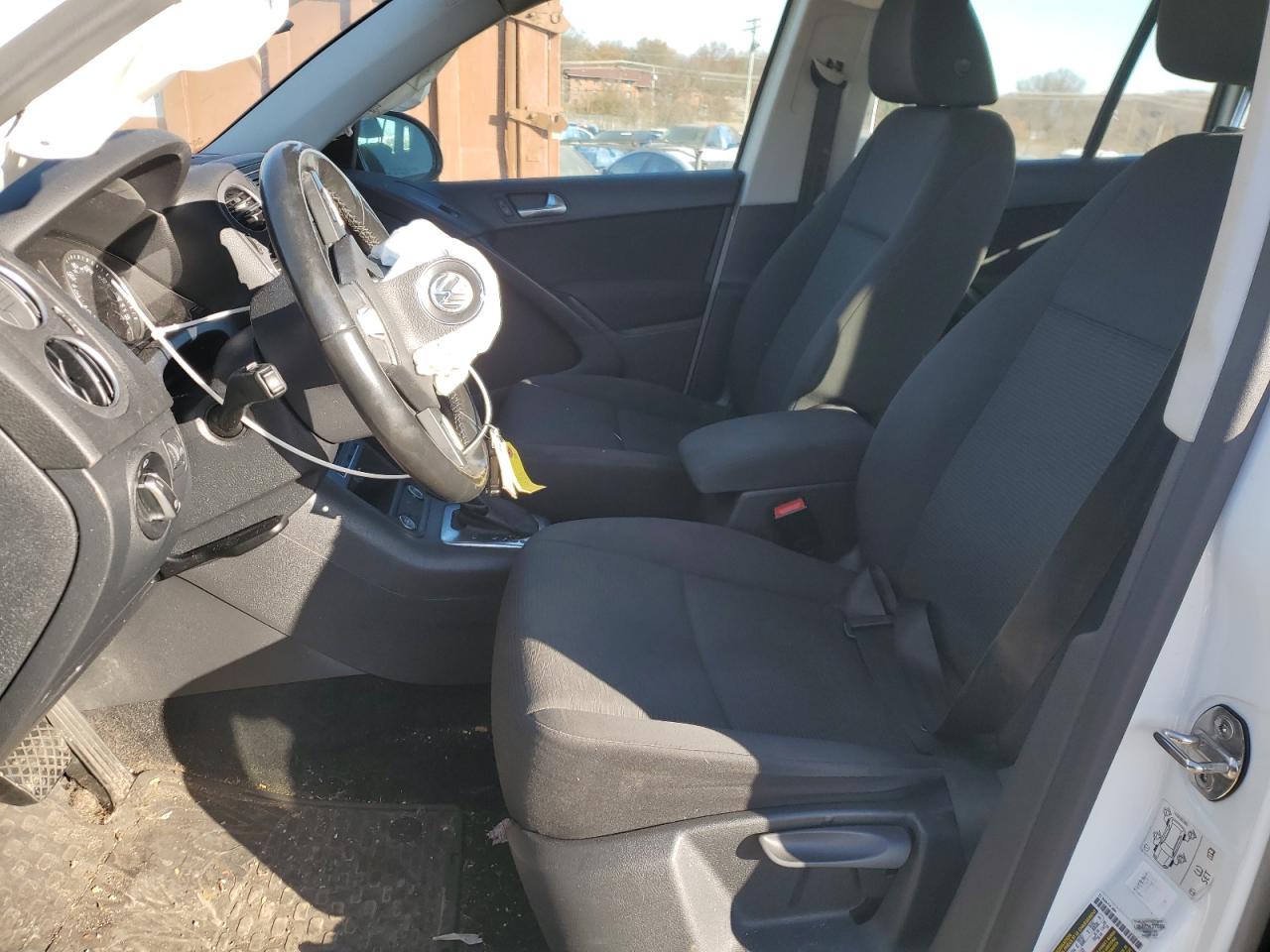 2017 Volkswagen Tiguan - Image 7