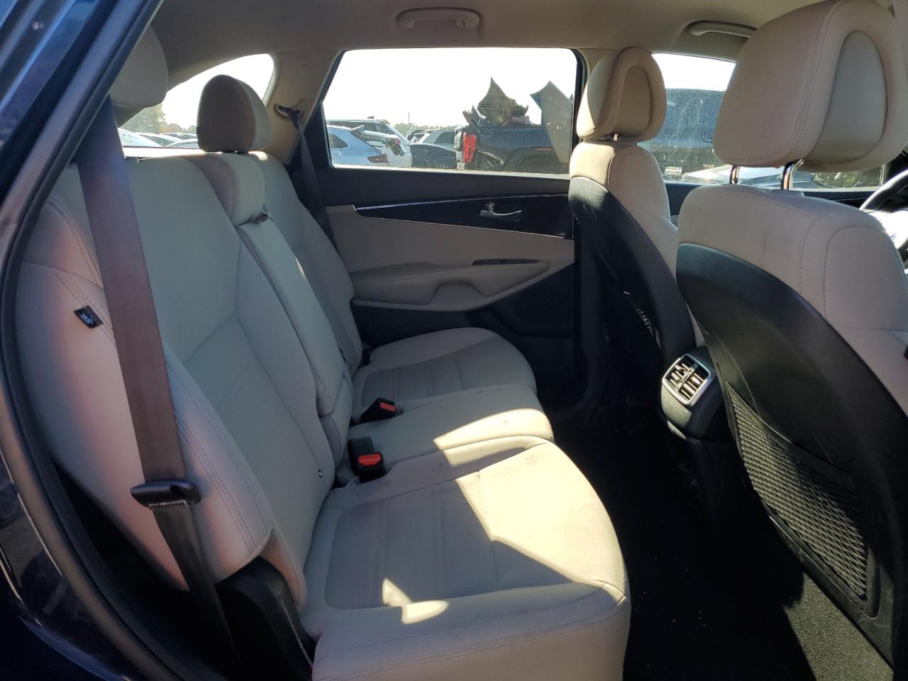 2017 Kia Sorento - Image 11