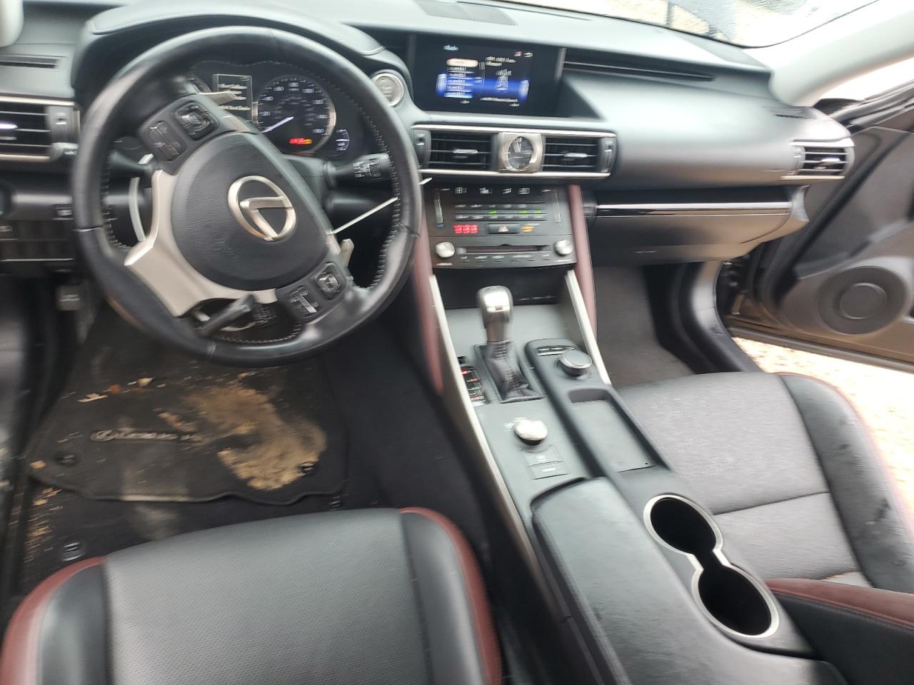 2017 Lexus IS - Image 8