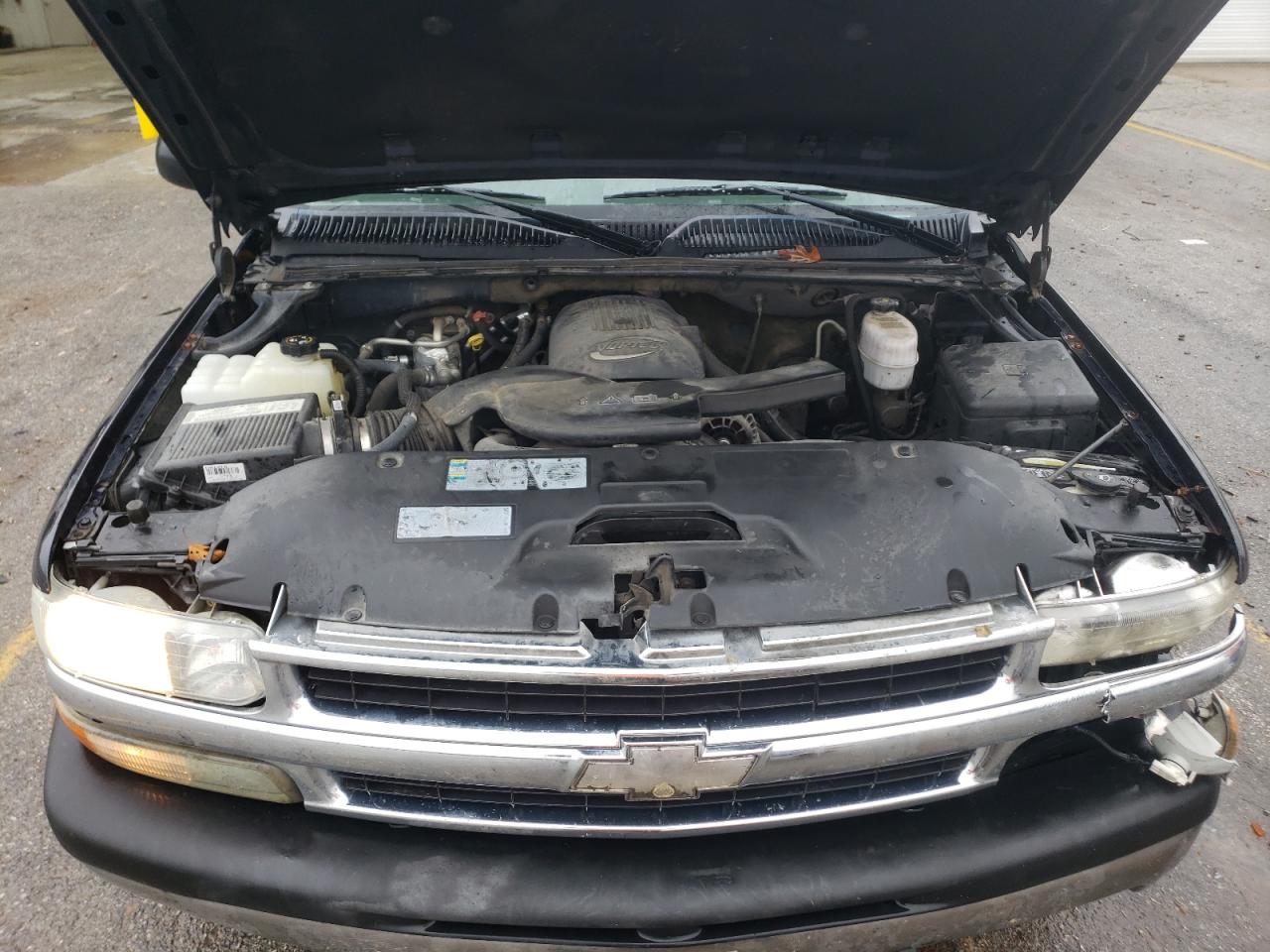 2004 Chevrolet Suburban - Image 12