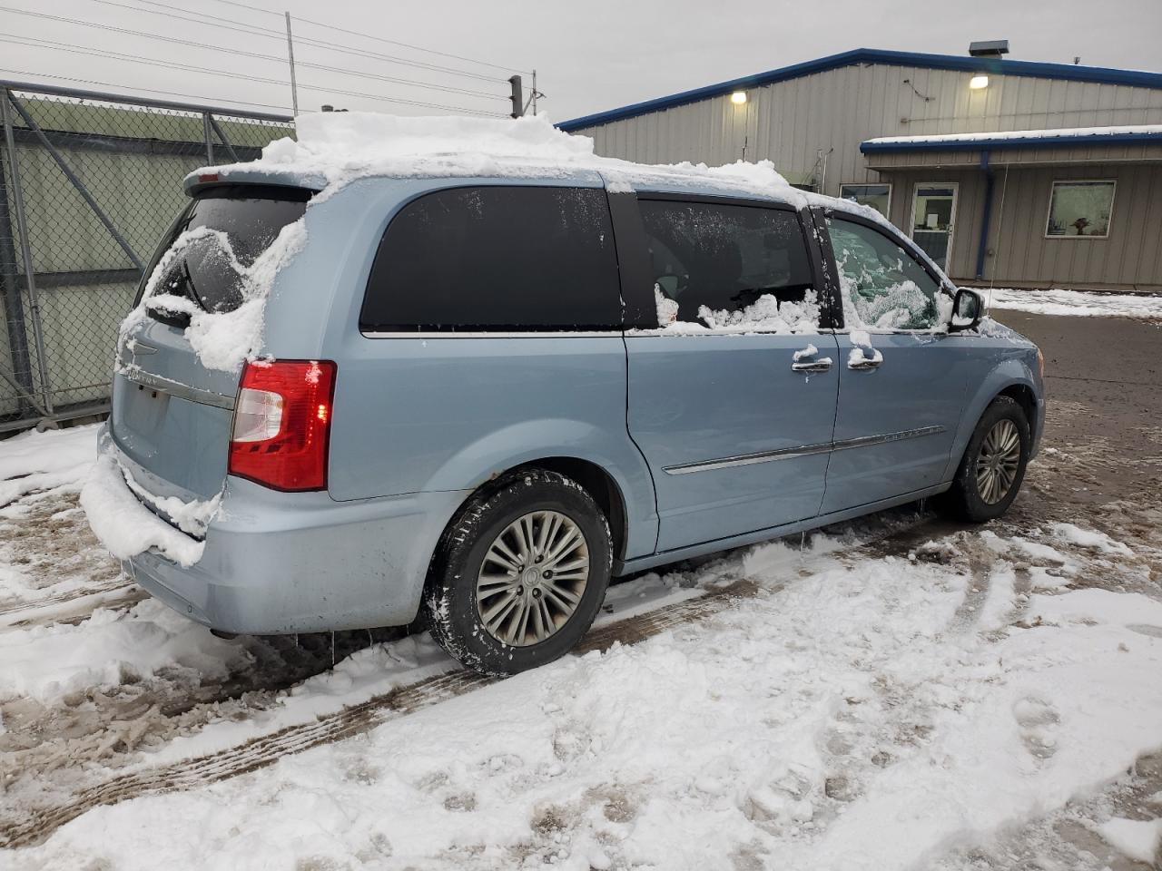 2016 Chrysler Town & Country - Image 3