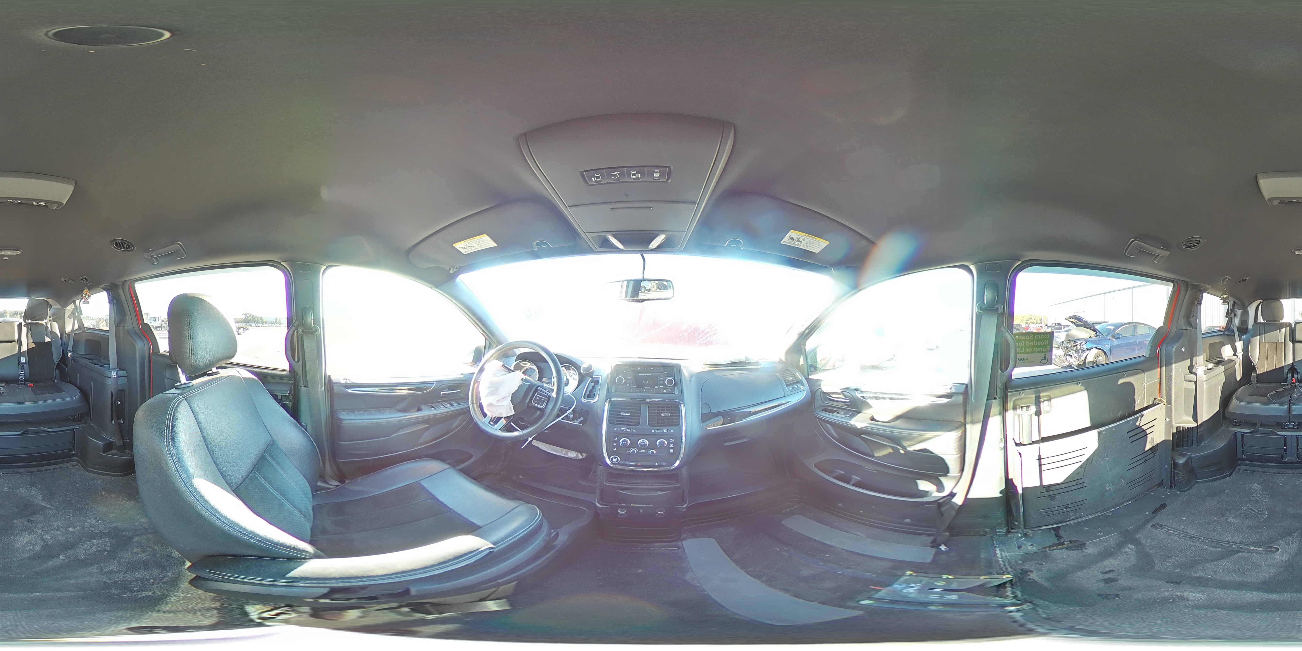 2015 Dodge Caravan - Image 13