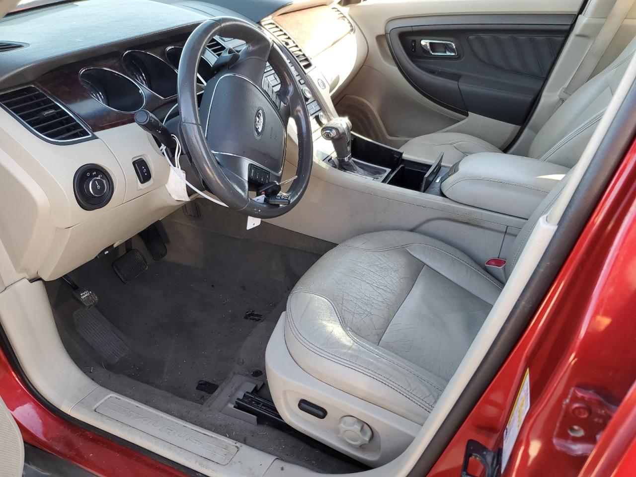 2010 Ford Taurus - Image 7