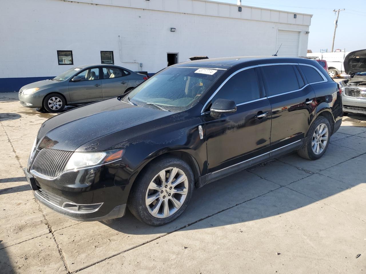 VIN 2LMHJ5FK7GBL03145 2016 LINCOLN MKT no.1