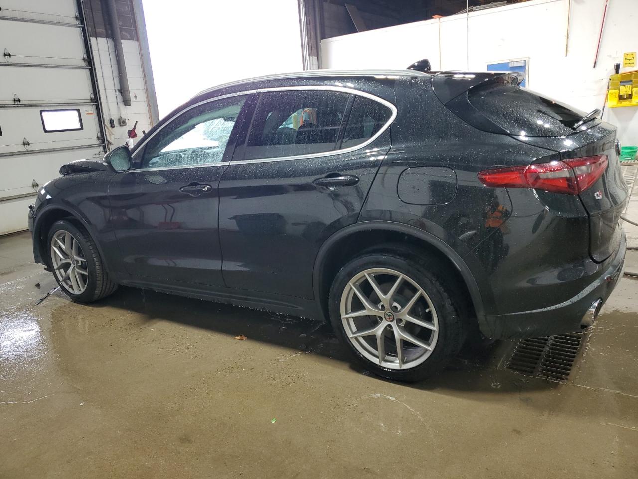 2018 Alfa Romeo Stelvio - Image 2