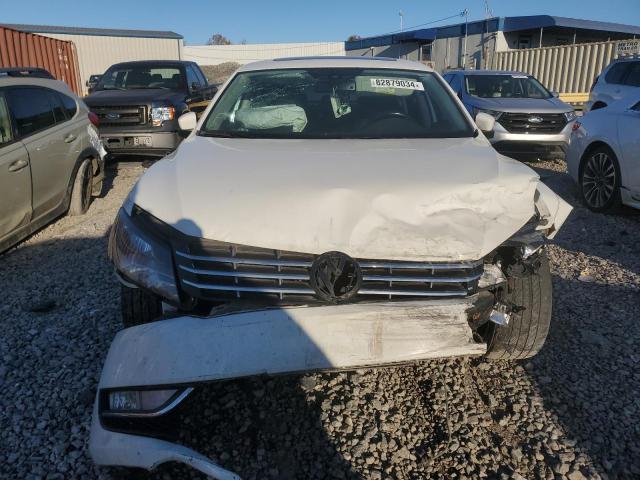 Седаны VOLKSWAGEN PASSAT 2015 Белы
