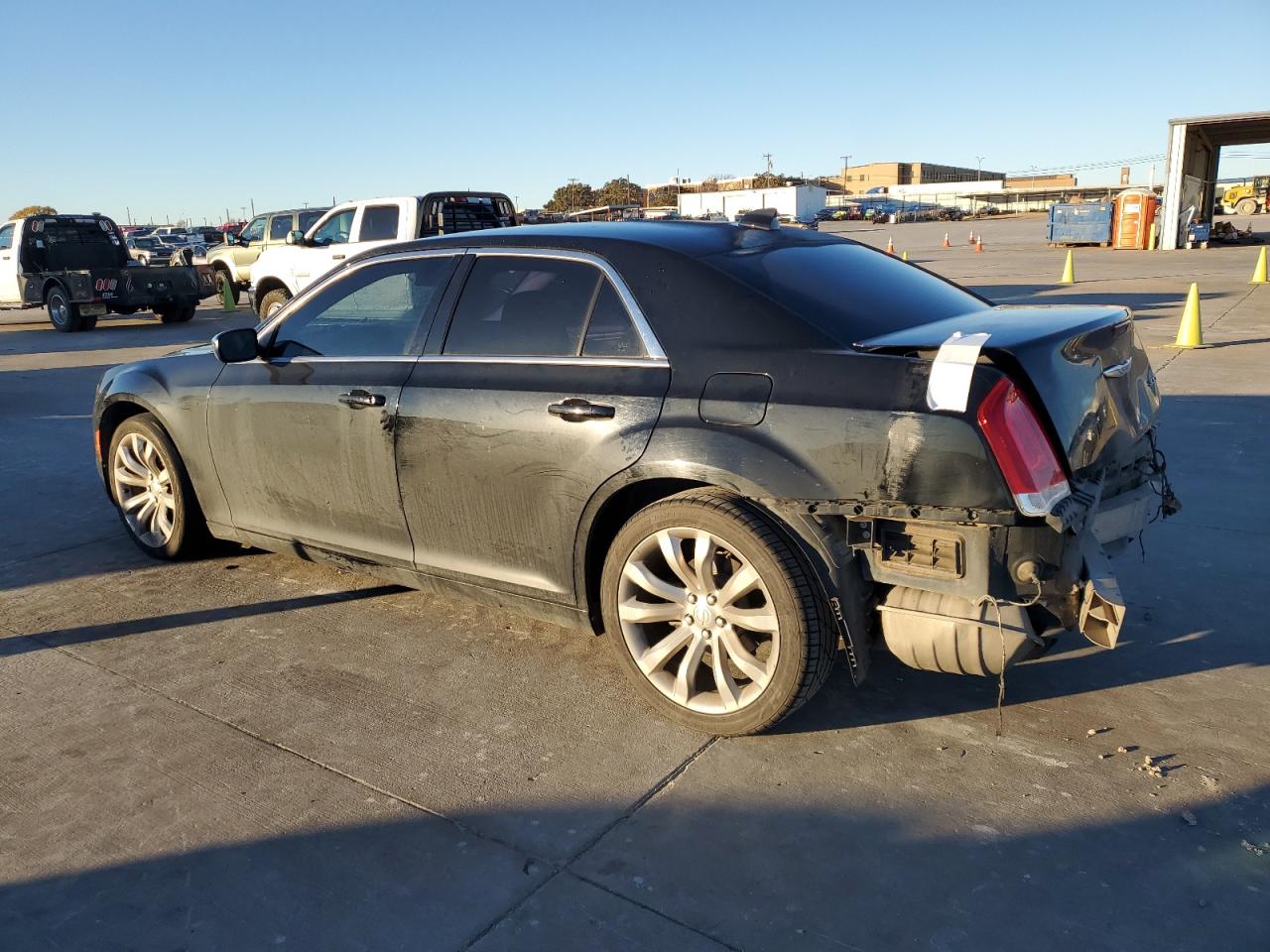 VIN 2C3CCAAG2JH342265 2018 CHRYSLER 300 no.2