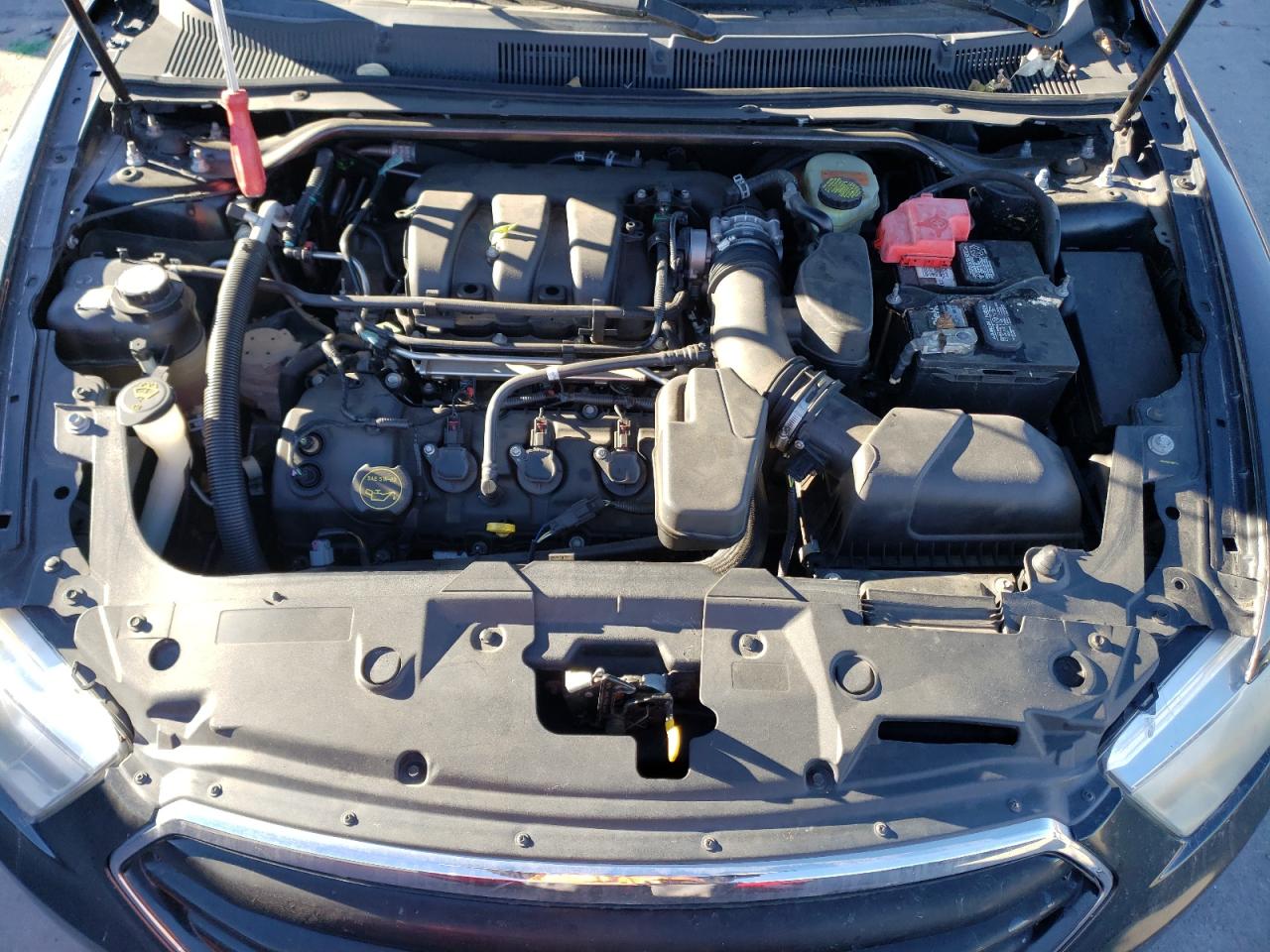 2015 Ford Taurus - Image 11