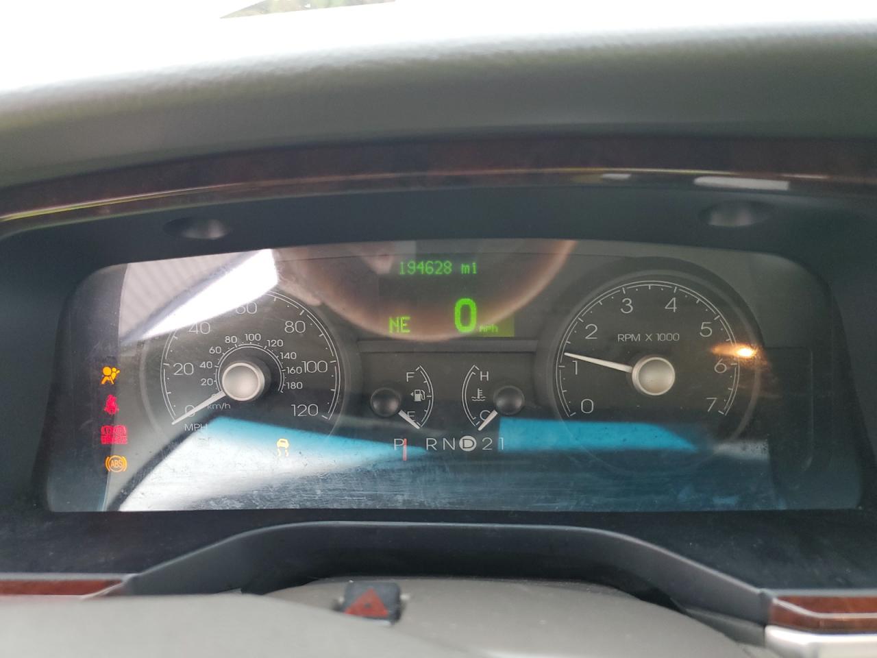 2007 Lincoln Town Car Signature Limited VIN: 1LNHM82V77Y638767 Lot: 93918985