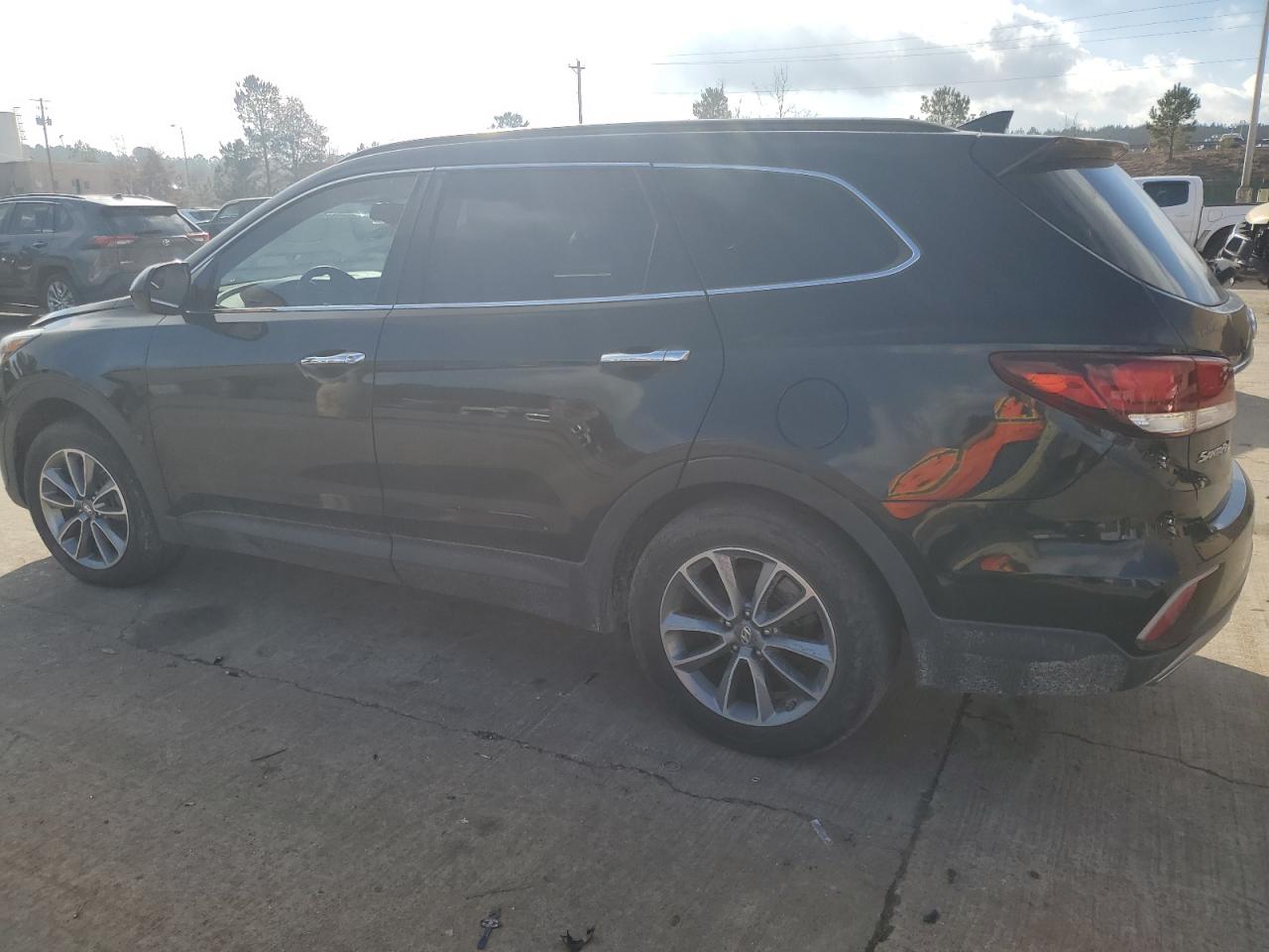 VIN KM8SM4HF1HU252210 2017 HYUNDAI SANTA FE no.2