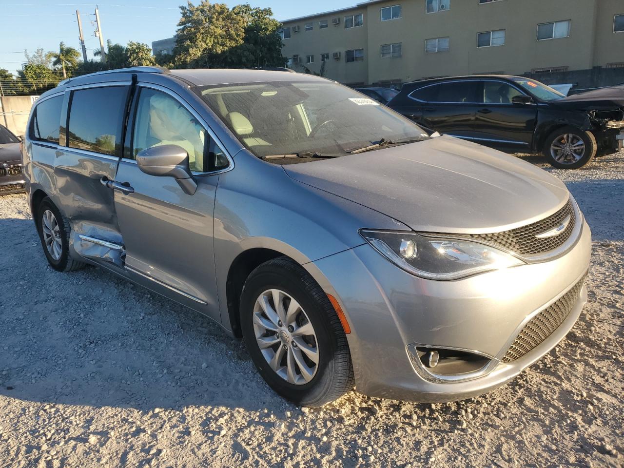 2018 Chrysler Pacifica - Image 4