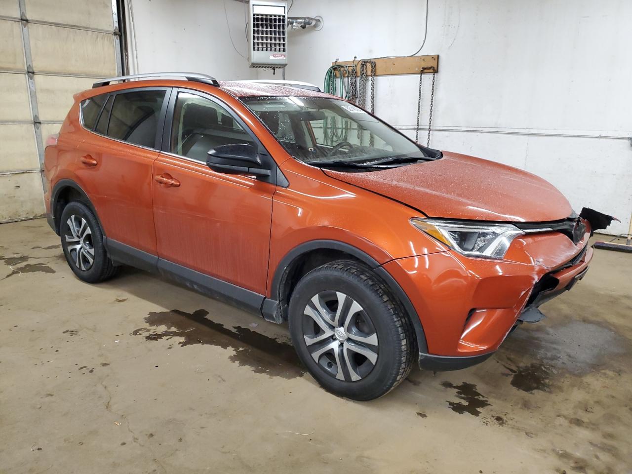 VIN JTMBFREV9GJ073470 2016 TOYOTA RAV4 no.4