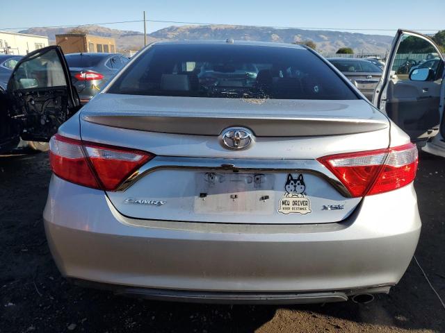  TOYOTA CAMRY 2015 Srebrny