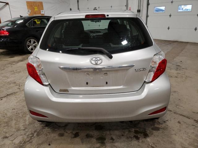  TOYOTA YARIS 2012 Серебристый