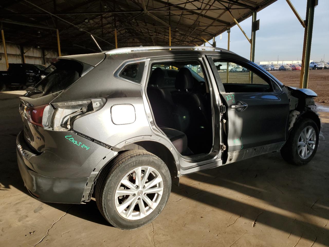 2017 Nissan Rogue - Image 3
