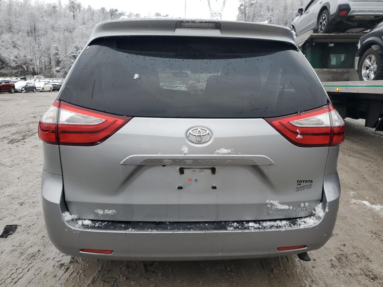 2017 Toyota Sienna - Image 6