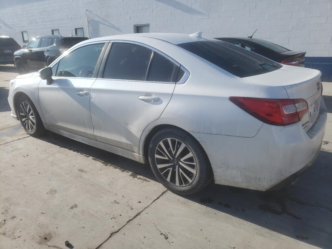 VIN 4S3BNAF66J3021544 2018 SUBARU LEGACY no.2