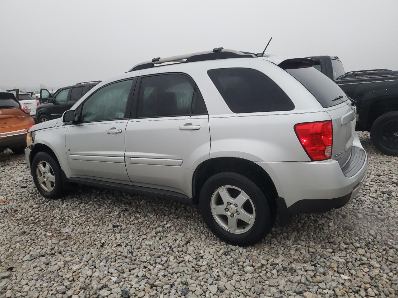 2009 Pontiac Torrent - Image 2