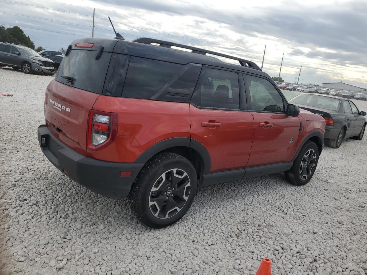 2023 Ford Bronco - Image 3
