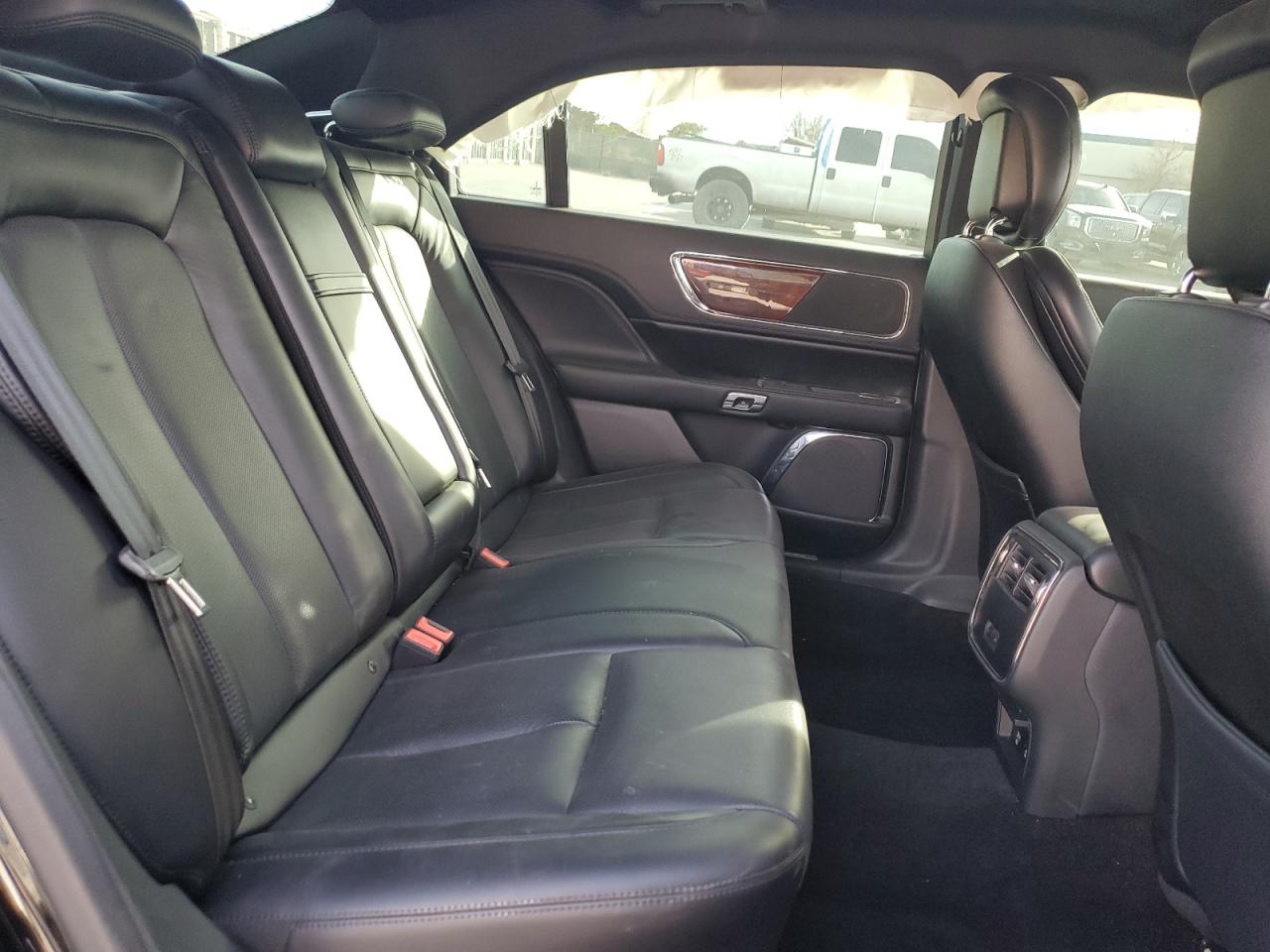 2018 Lincoln Continental - Image 11